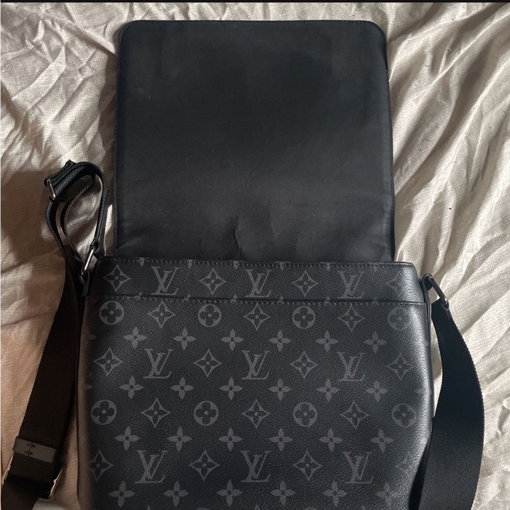 Black Louis Vuitton Messenger Bag - Picture 5 of 7